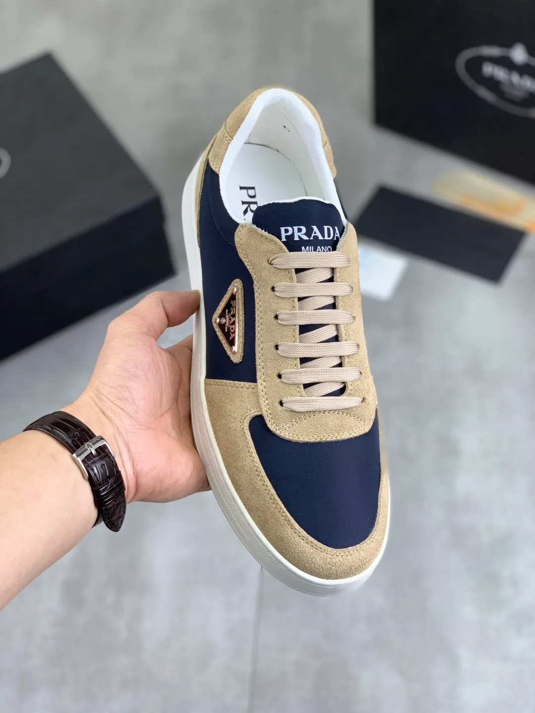 Men's Men's Shoes💰P440💰[New Style] The latest classic model of high-quality PRADA breathable and comfortable men's shoes has been launched on the official website in 1:1 reproduction, synchronized in Hong Kong counters and on the same catwalk; all made of calfskin with breathable mesh fabric ➕Imported soft and comfortable sheep Leather lining, 🍡🍡original 1:1 rubber outsole, non-slip and wear-resistant; comfortable to wear, attractive style, fine workmanship, and simple and neat shoe last, showing a man's courage and toughness, 👍size 38 to 44; 5️⃣colors🉑️ to choose from
